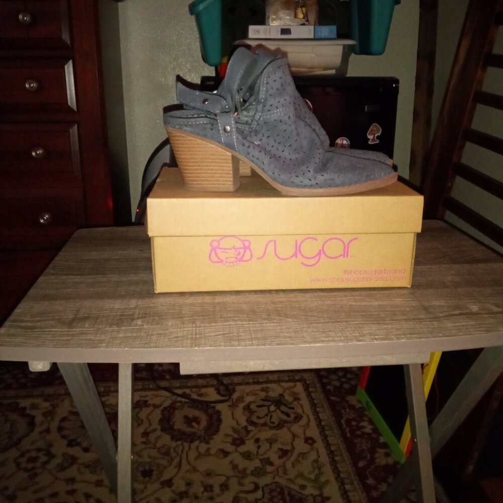 Women's shoes